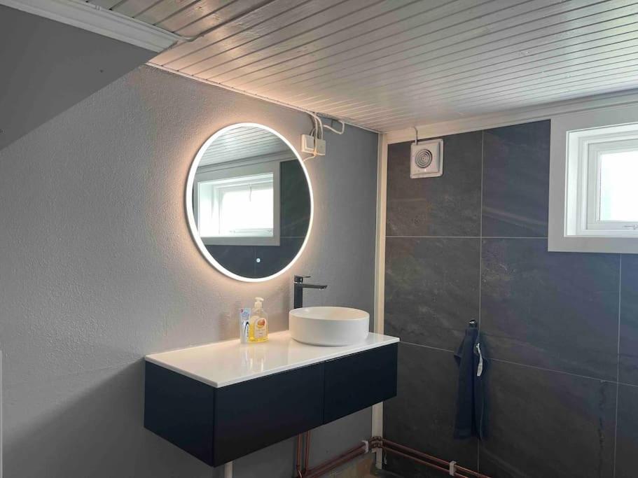Fin Sentralt Hybel I Drammen Exterior foto